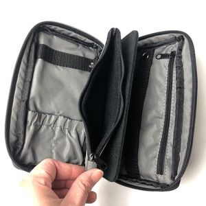 ❌SOLD❌ Travel Jewelry Zip Pouch Organizer (Black)